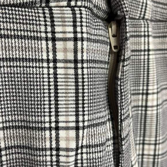 AVA & VIV Cropped Pants - Picture 5 of 15